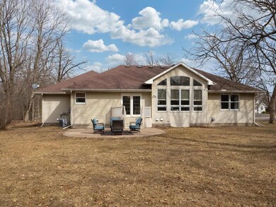 38392 Glacier Dr, North Branch, MN 55056 - photo 4