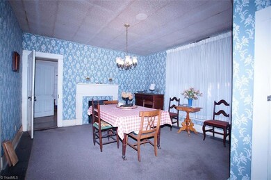 501 Lawsonville Ave, Reidsville, NC 27320 - photo 6