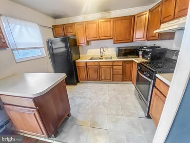 604 Wilburn Ct, Capitol Heights, MD 20743 - photo 6