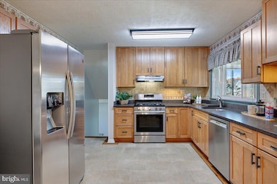 710 James Rd, Glen Burnie, MD 21061 - photo 5