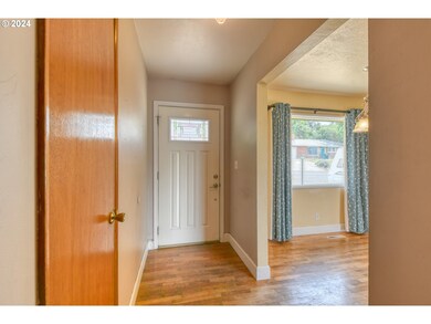 823 NW 5th St, Pendleton, OR 97801 - photo 4