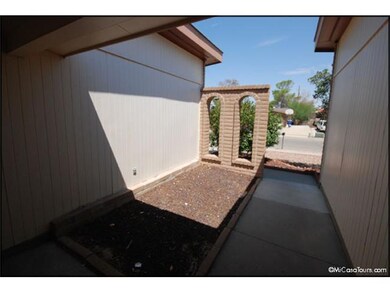 10604 Brian Mooney Ave, El Paso, TX 79935 - photo 4