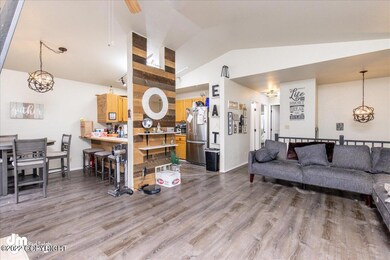 05-Living Room 20220428-DW-6292