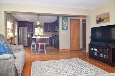 129 Cornell St, Cranston, RI 02920 - photo 5