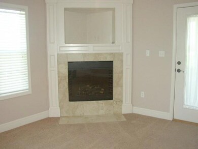 511 Galaxy Ln, Raymore, MO 64083 - photo 4