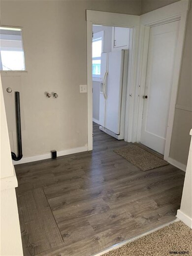 589 S 4th St, Independence, OR 97351 - photo 6