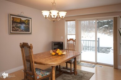 [photo 1256823] dining room
