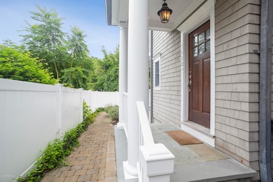 146 E Elm St unit B, Greenwich, CT 06830 - photo 2