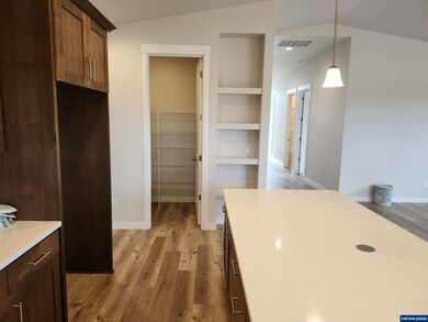 2950 Olympic St, Woodburn, OR 97071 - photo 5