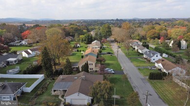 201 Kendon Dr, Easton, PA 18045 - photo 2