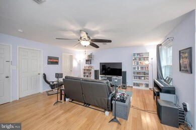 9209 Cardinal Forest Ln unit 19, Lorton, VA 22079 - photo 4