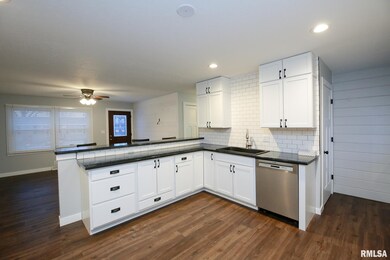 1721 W 69th St, Davenport, IA 52806 - photo 3