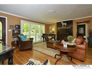 Natural Light Filled Living RM