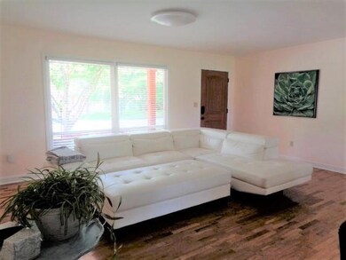 24x18 Living Room/Dining/kitchen Area