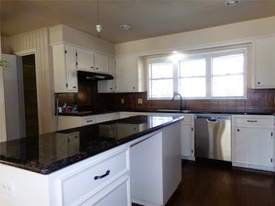 605 S Summit St, Weimar, TX 78962 - photo 3