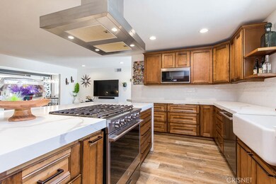 20762 Clark St, Woodland Hills, CA 91367 - photo 3