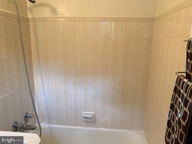 3235 Martha Custis Dr, Alexandria, VA 22302 - photo 3