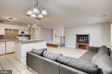 411 S Sharp St, Baltimore, MD 21201 - photo 2