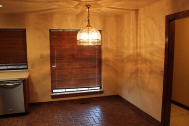 914 N Blackwelder Ave, Edmond, OK 73034 - photo 4