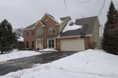 551 Viking Dr, Batavia, IL 60510 - photo 2