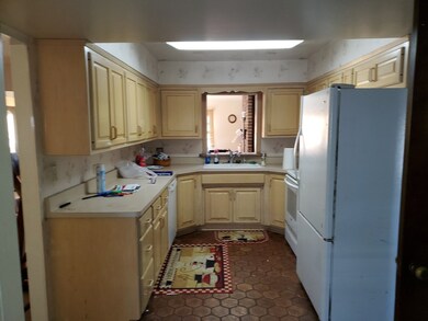 1121 W Keith Ave, Waukegan, IL 60085 - photo 4