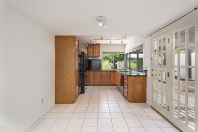 007_Dining to Kitchen