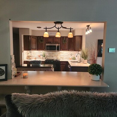Eat-in kitchen bar