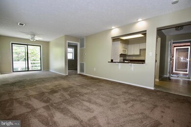230 APT A Wakefield Rd, Hagerstown, MD 21740 - photo 2