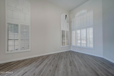 1240 W Edgewater Dr-5