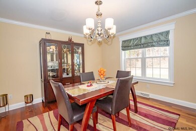 6946 Suzanne Ct, Schenectady, NY 12303 - photo 4