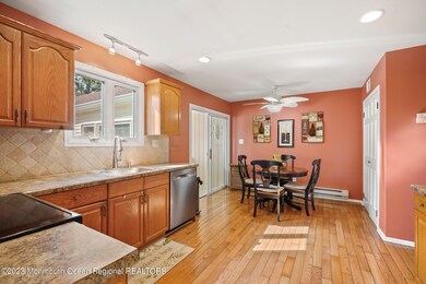 eat-in kitchen