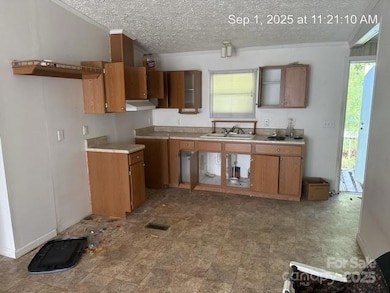 566 Plemmons Place, Marion, NC 28752 - photo 5