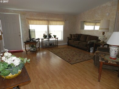 920 E 19th St, the Dalles, OR 97058 - photo 3