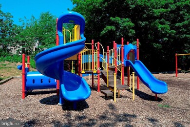 5812 Inman Park Cir unit 110, Rockville, MD 20852 - photo 7