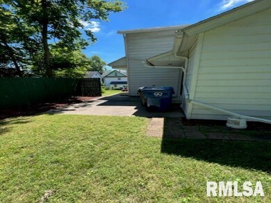 1018 E 18th St, Davenport, IA 52803 - photo 7