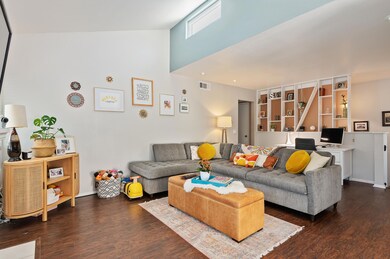 05 - Living Room