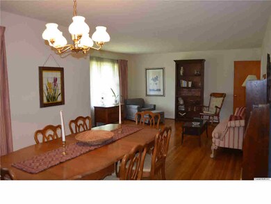 DINING/LIVING ROOM