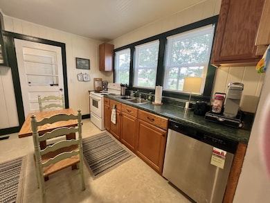 414 Broadway Ave, New Johnsonville, TN 37134 - photo 6