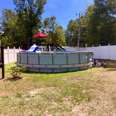 Above ground swimming pool