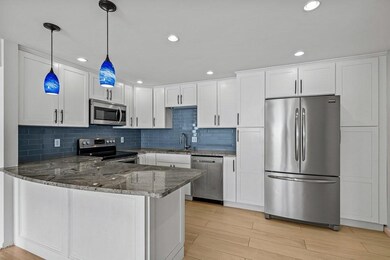 1 Hallmark Gardens unit 4, Burlington, MA 01803 - photo 4