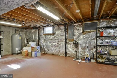 12605 Bayard Dr, Reston, VA 20191 - photo 4