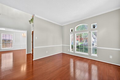 Natural Light-Filled Living – Ideal for entertaini
