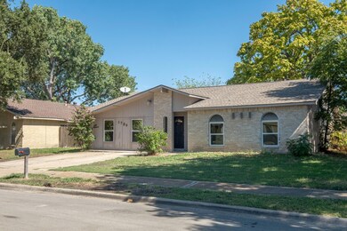 Ranch-style house with a front yard