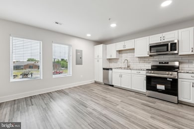 19520 Village Walk Dr unit 3-201, Montgomery Village, MD 20886 - photo 3