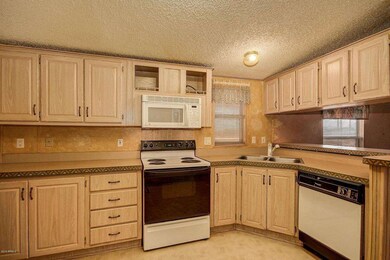 4 LARGE OPEN KITCHEN