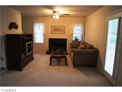 Den/Family/Great Room - Family Room