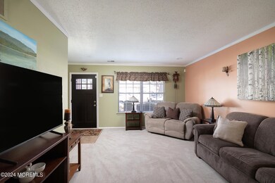 67 Farnworth Close unit 1000, Freehold, NJ 07728 - photo 3
