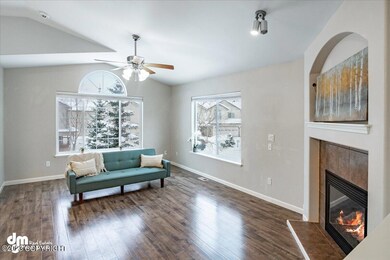 04-Living Room_ELI00360-HDR-Edit