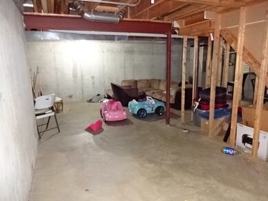 847 N Commonwealth Ave, Aurora, IL 60506 - photo 4