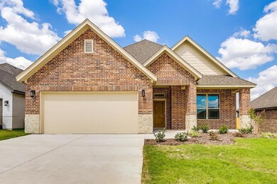 501 Adams Dr, Weatherford, TX 76086 - photo 2